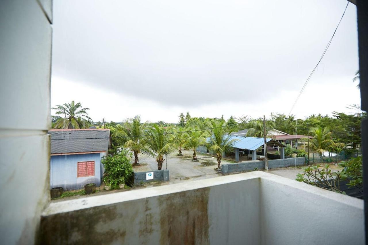 มาวาร์ วิลลา บาตูฮิตัม Hotel Kampung Sungai Karang ภายนอก รูปภาพ