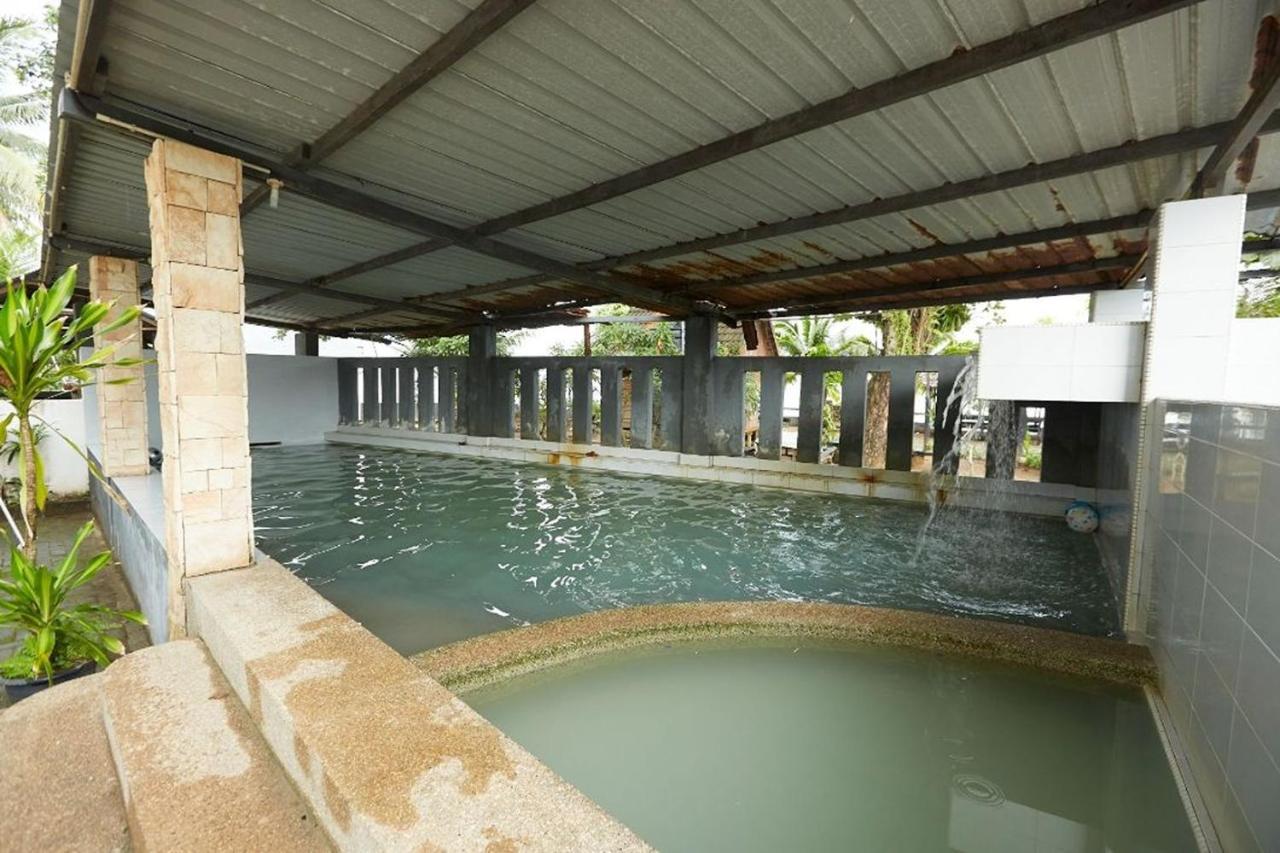 มาวาร์ วิลลา บาตูฮิตัม Hotel Kampung Sungai Karang ภายนอก รูปภาพ
