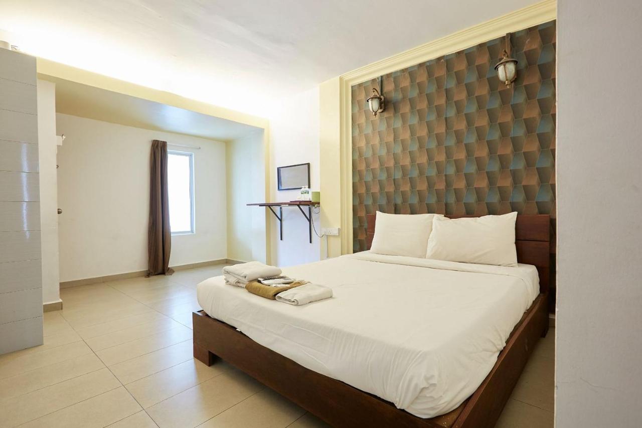 มาวาร์ วิลลา บาตูฮิตัม Hotel Kampung Sungai Karang ภายนอก รูปภาพ