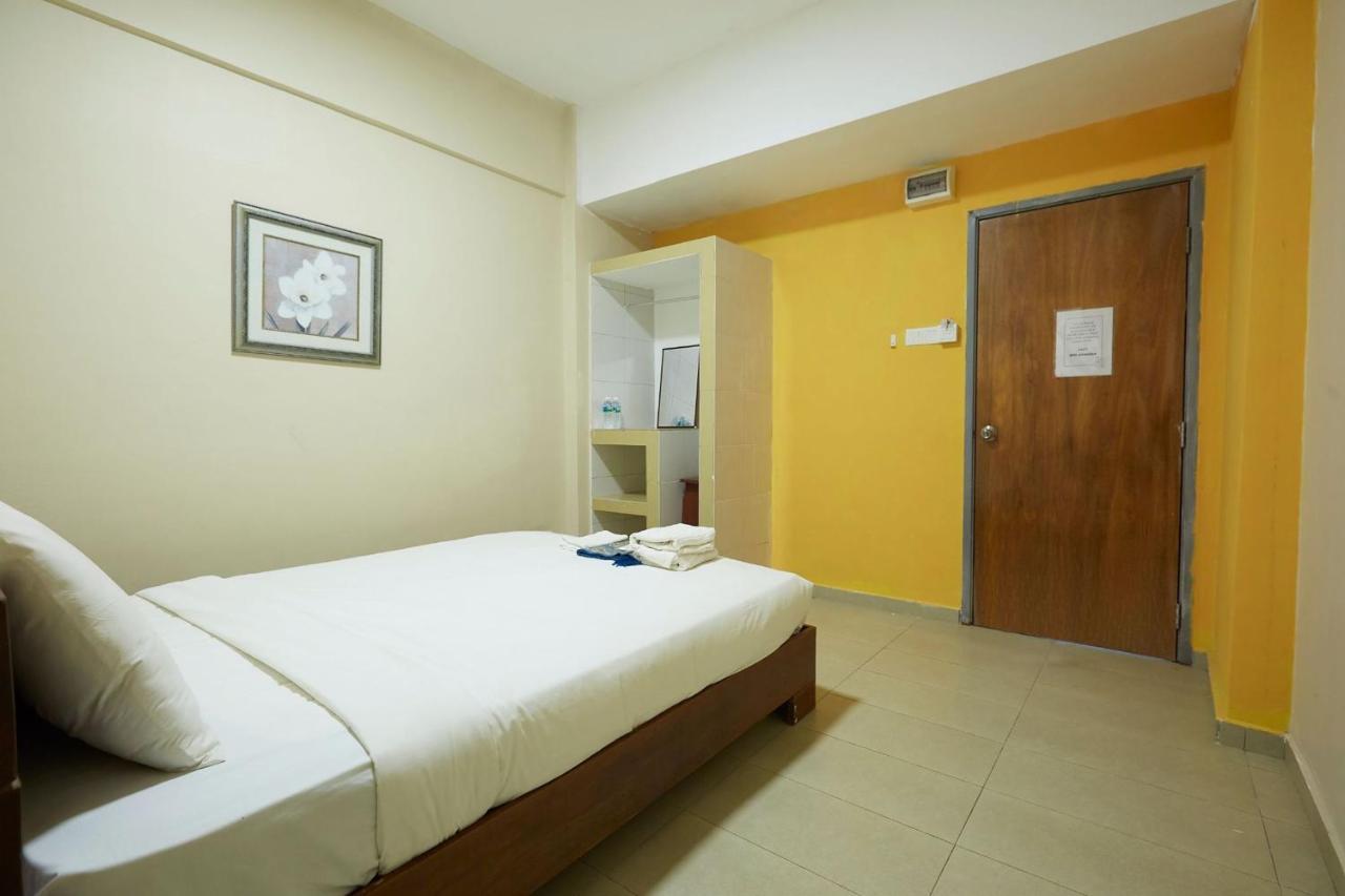 มาวาร์ วิลลา บาตูฮิตัม Hotel Kampung Sungai Karang ภายนอก รูปภาพ