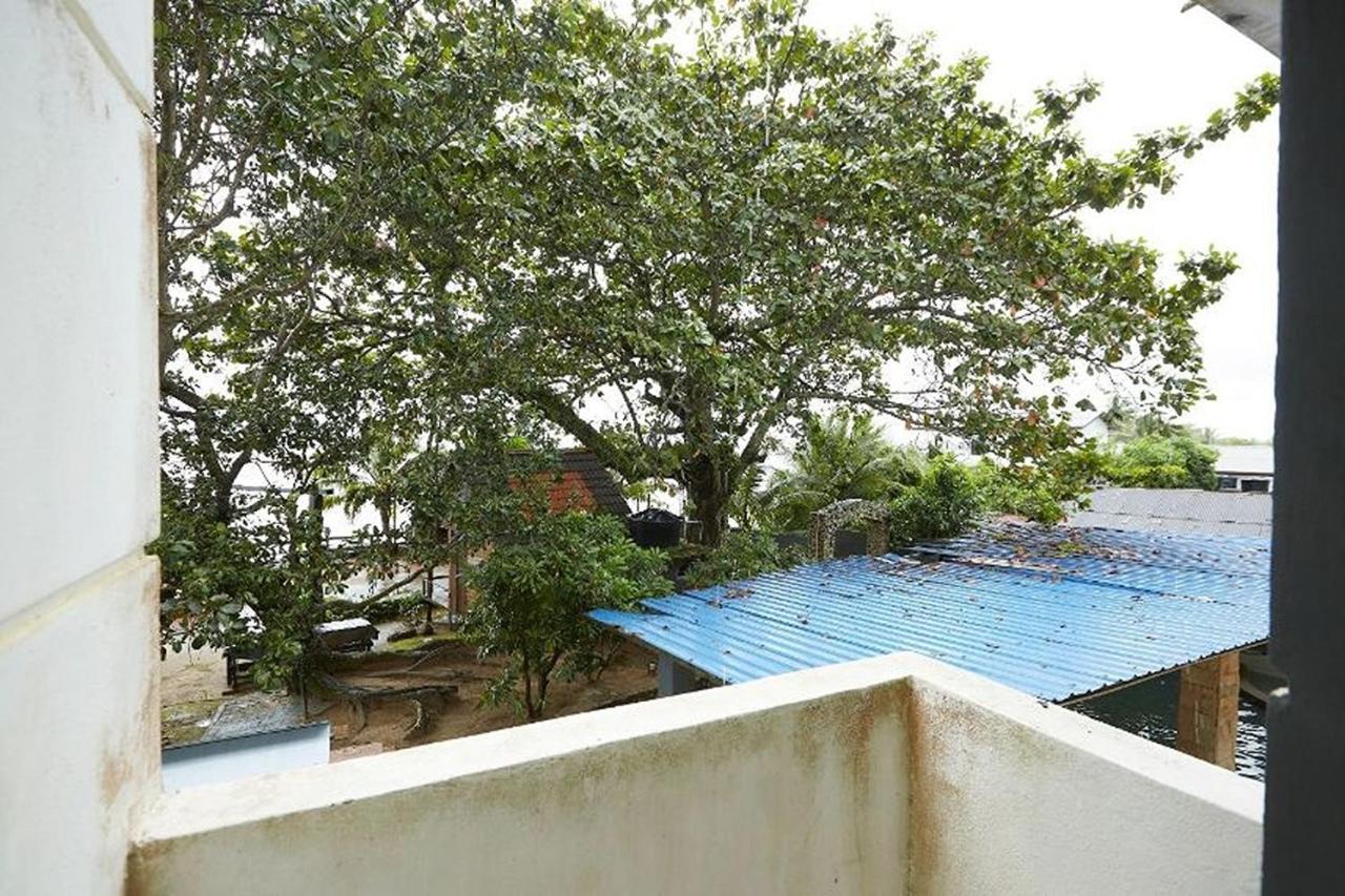 มาวาร์ วิลลา บาตูฮิตัม Hotel Kampung Sungai Karang ภายนอก รูปภาพ